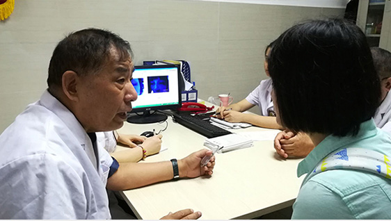 北京天坛医院原皮肤科主任陈长斌教授会诊